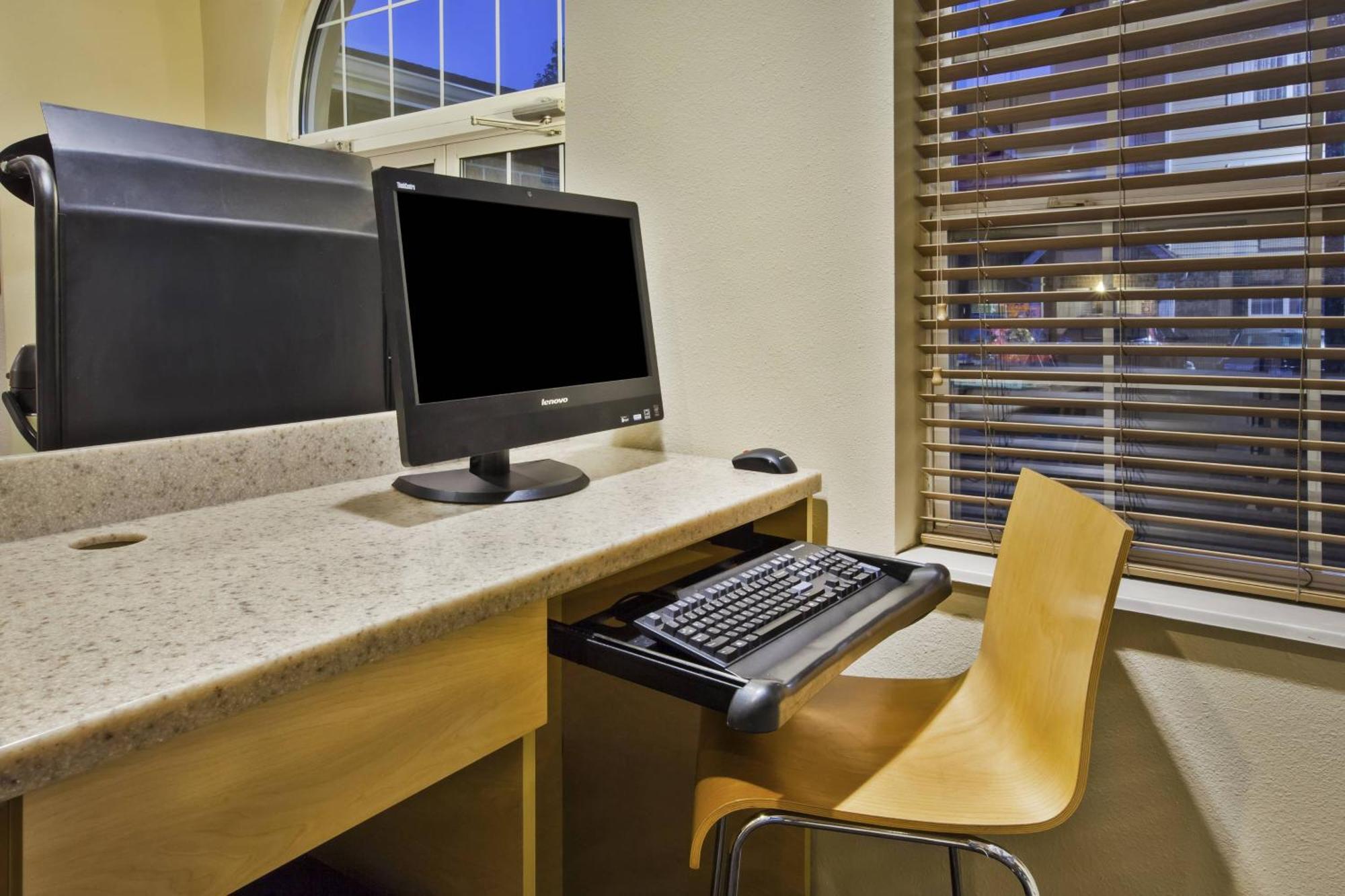 Towneplace Detroit 3*
